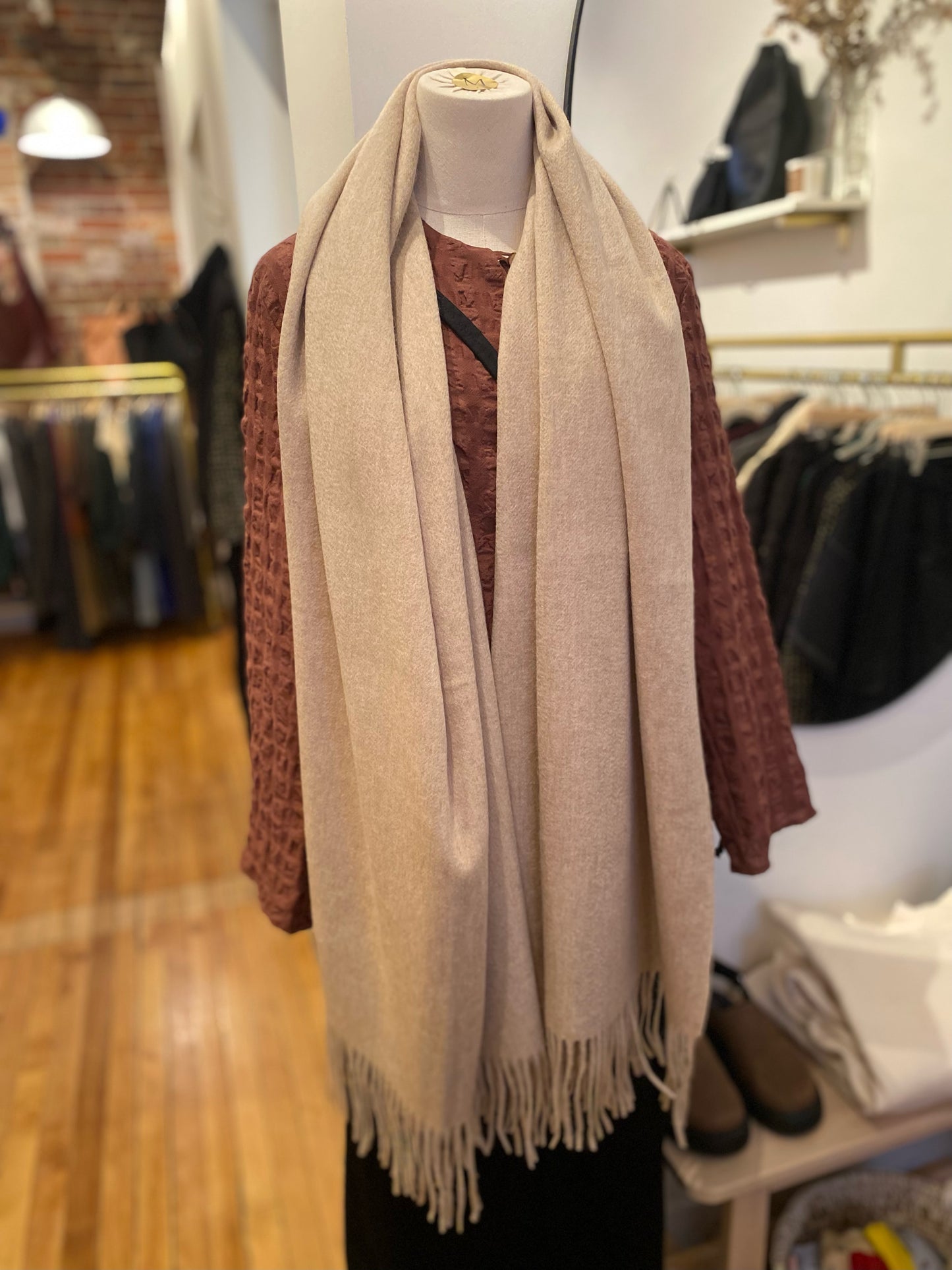 Naif, Wes Scarf, Oat