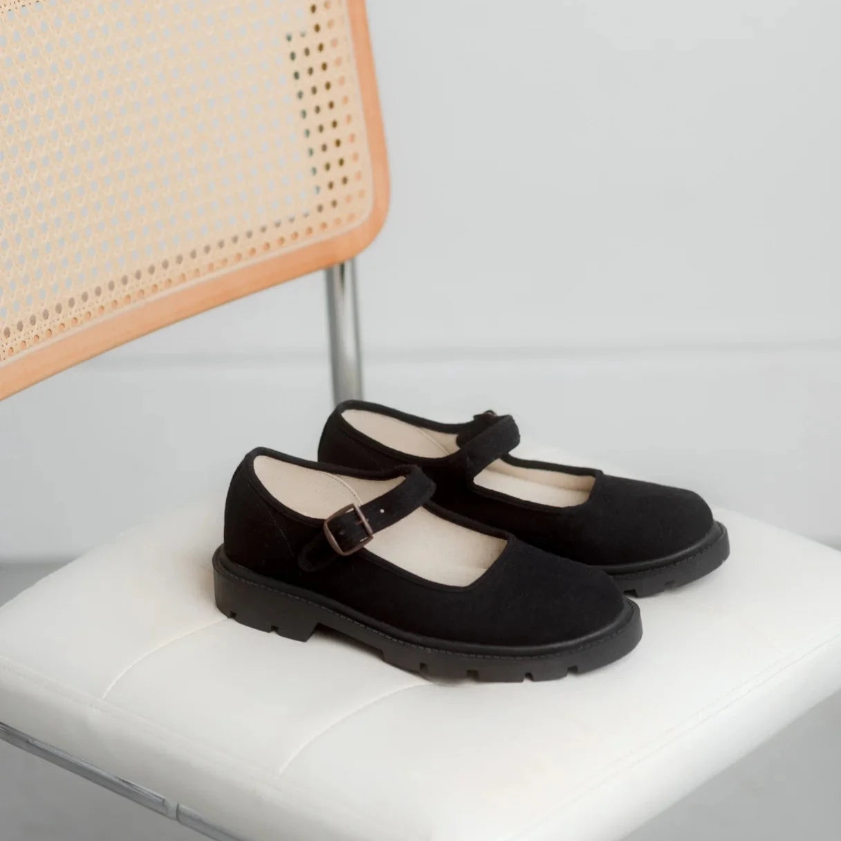 Lug Sole Classic Mary Jane Black 6