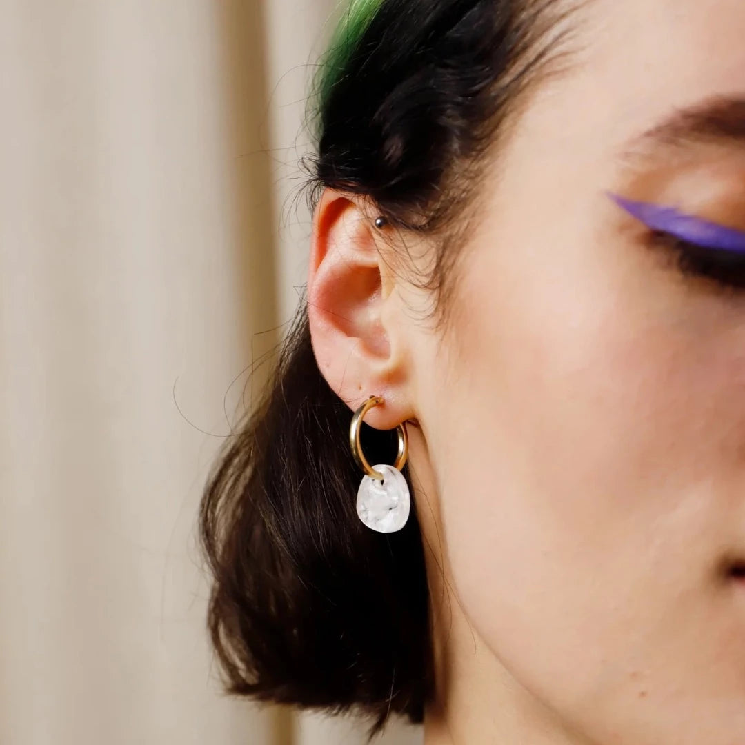 Beatrice Hoops in Off-White