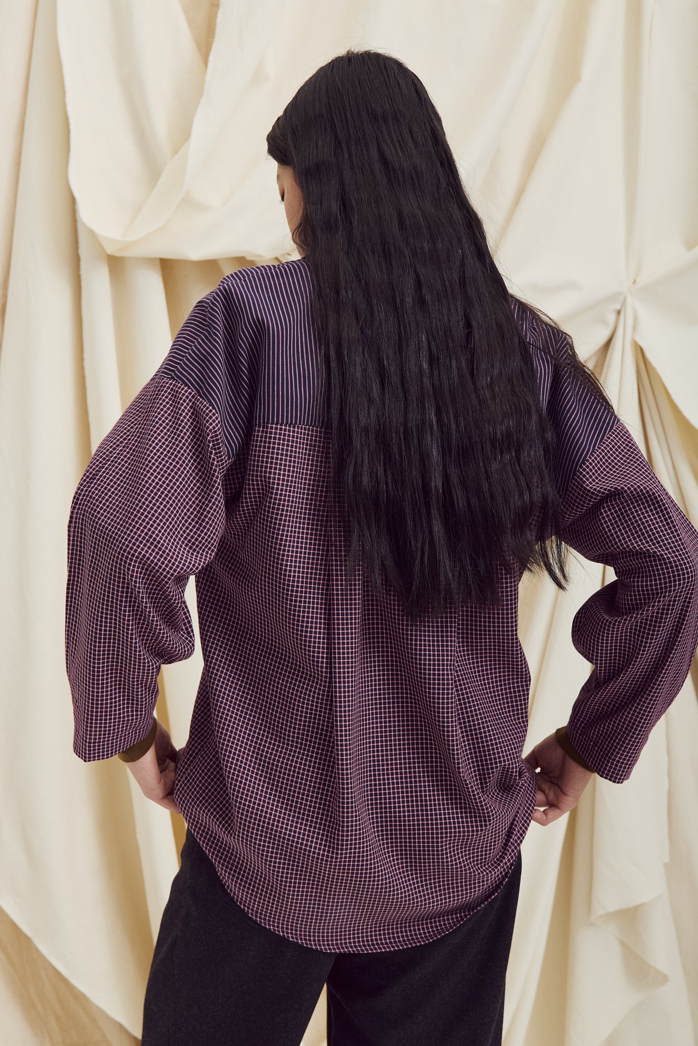 Eve Gravel, Menika Shirt
