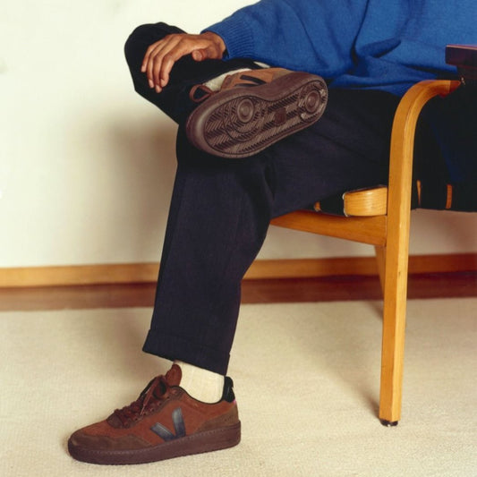 Veja, V-90 Suede Walnut Black