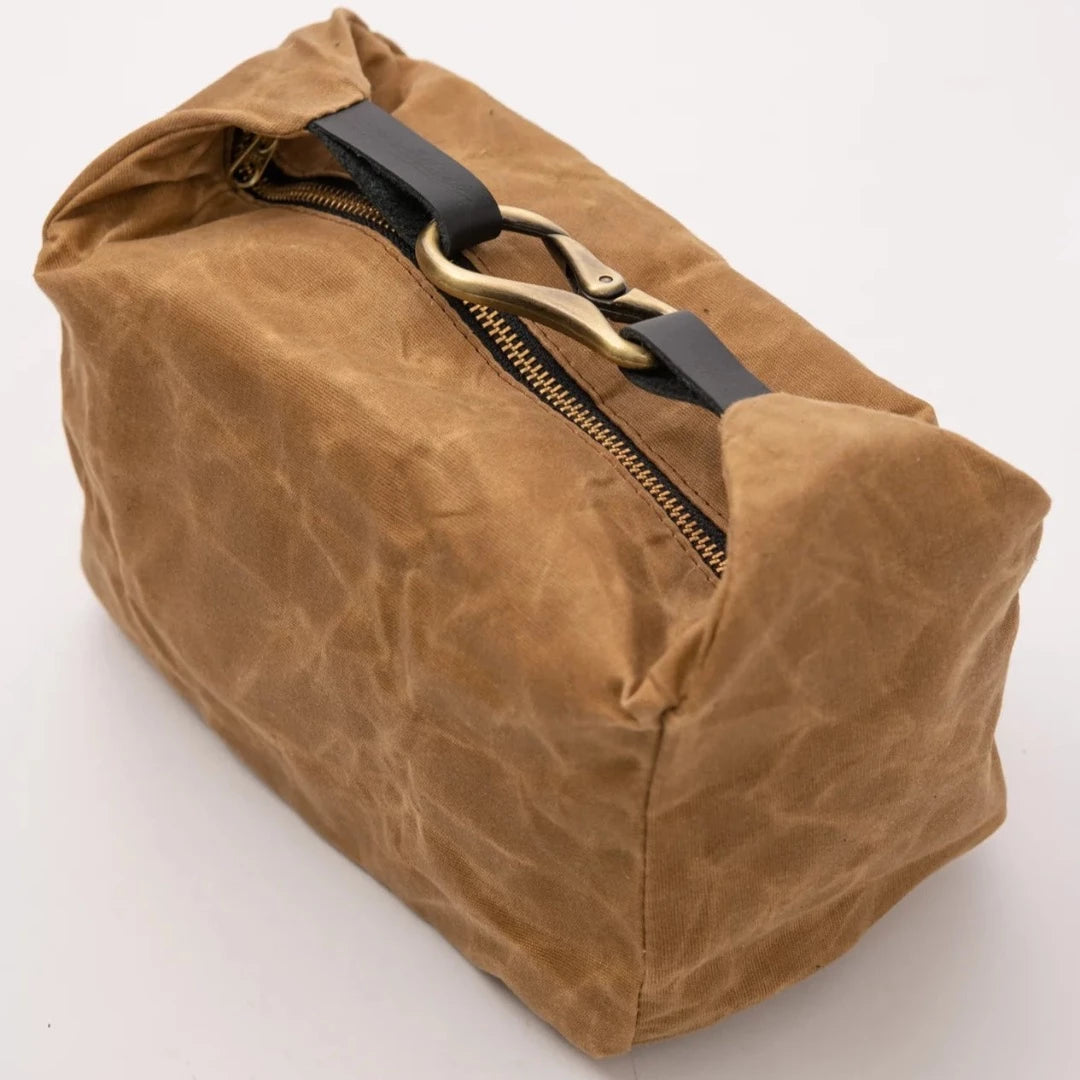 Travel Case in Waxed Canvas,Des Carrières Model