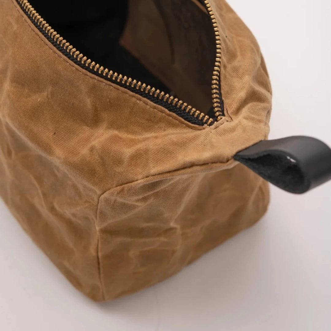Travel Case in Waxed Canvas,Des Carrières Model