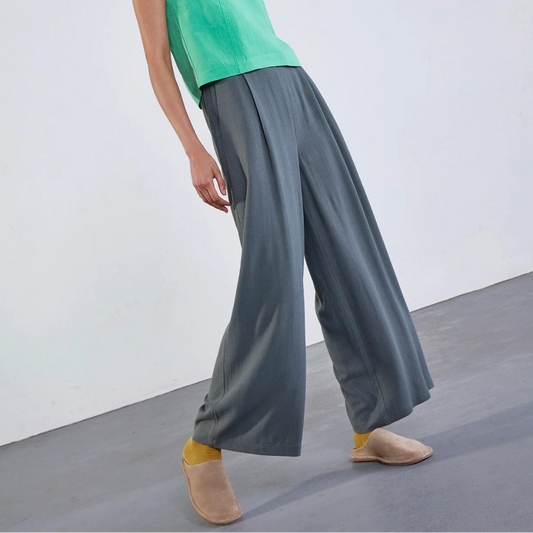 Dagg and Stacey, Leona Pant, Ivy