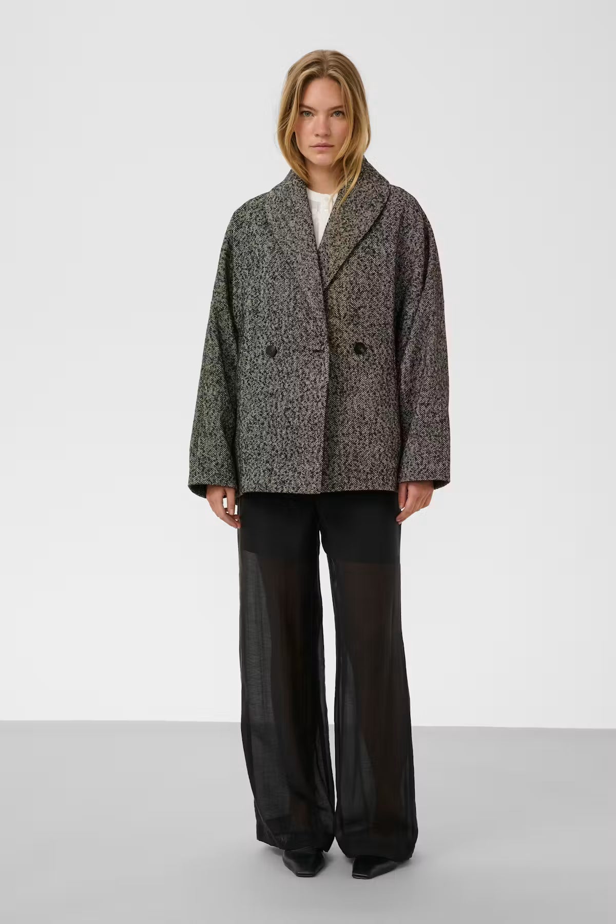Soaked, Cova Peacoat