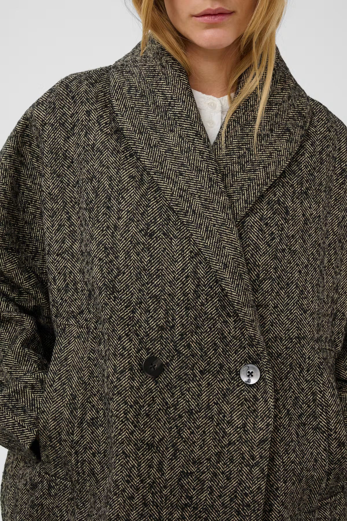 Soaked, Cova Peacoat