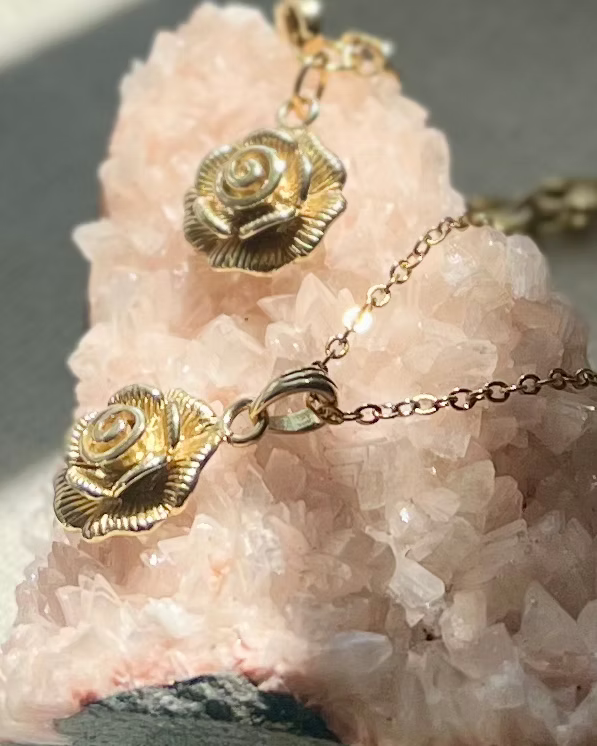 Frug, Vintage Brass Rose Charm FNJ56SET