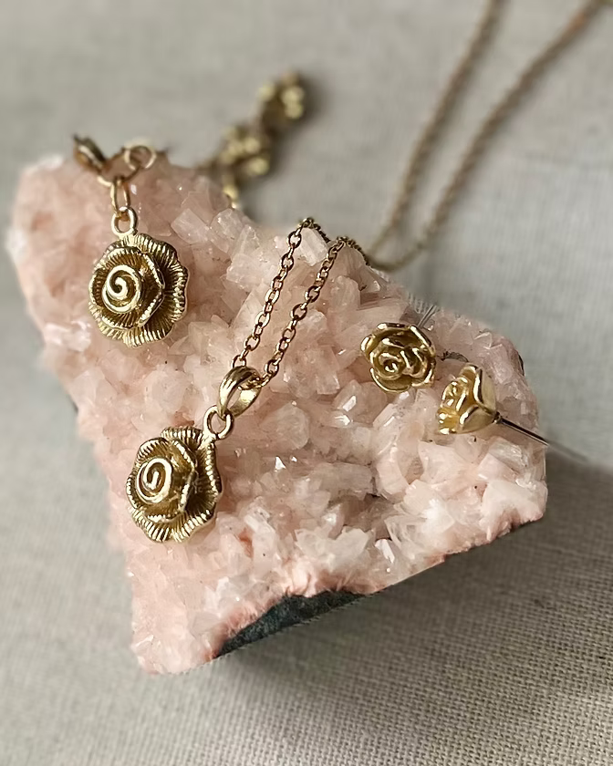 Frug, Vintage Brass Rose Charm FNJ56SET