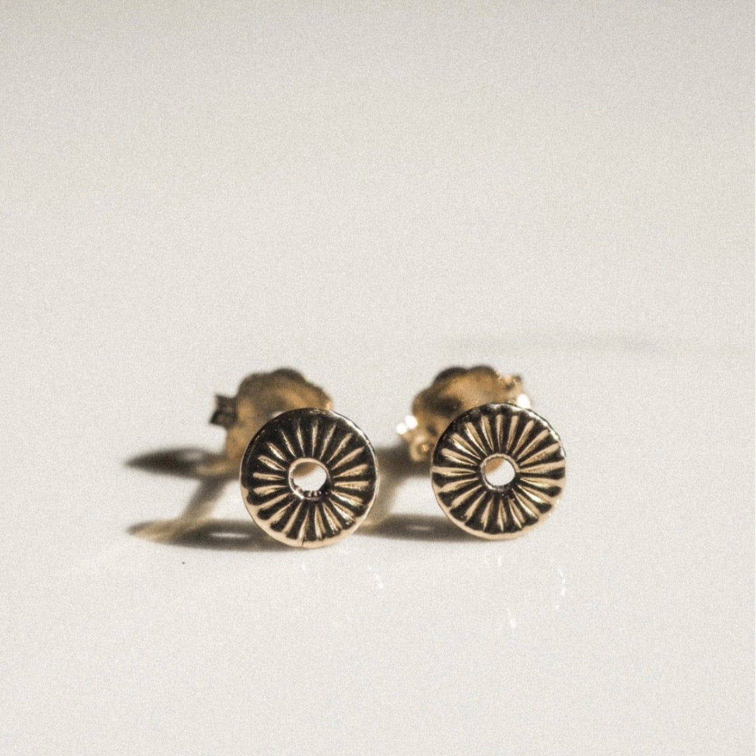 Emily Hartwell, Billie Studs