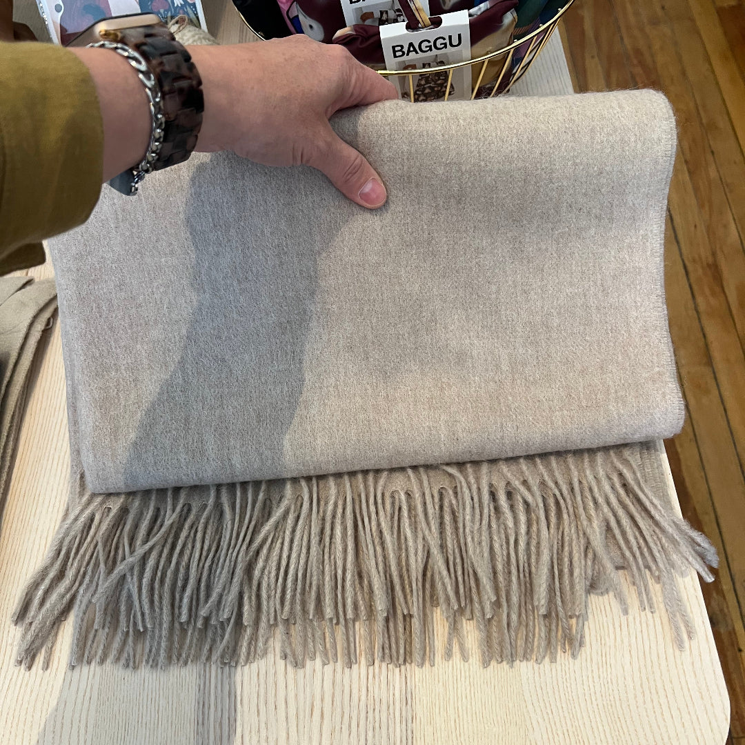 Naif, Wes Scarf, Oat