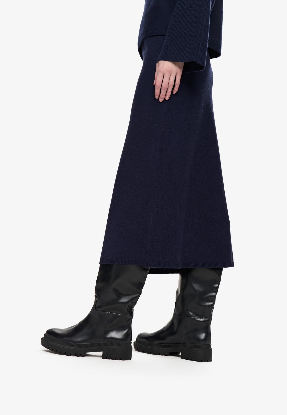 Minimum, Manda Skirt, Naval Academy