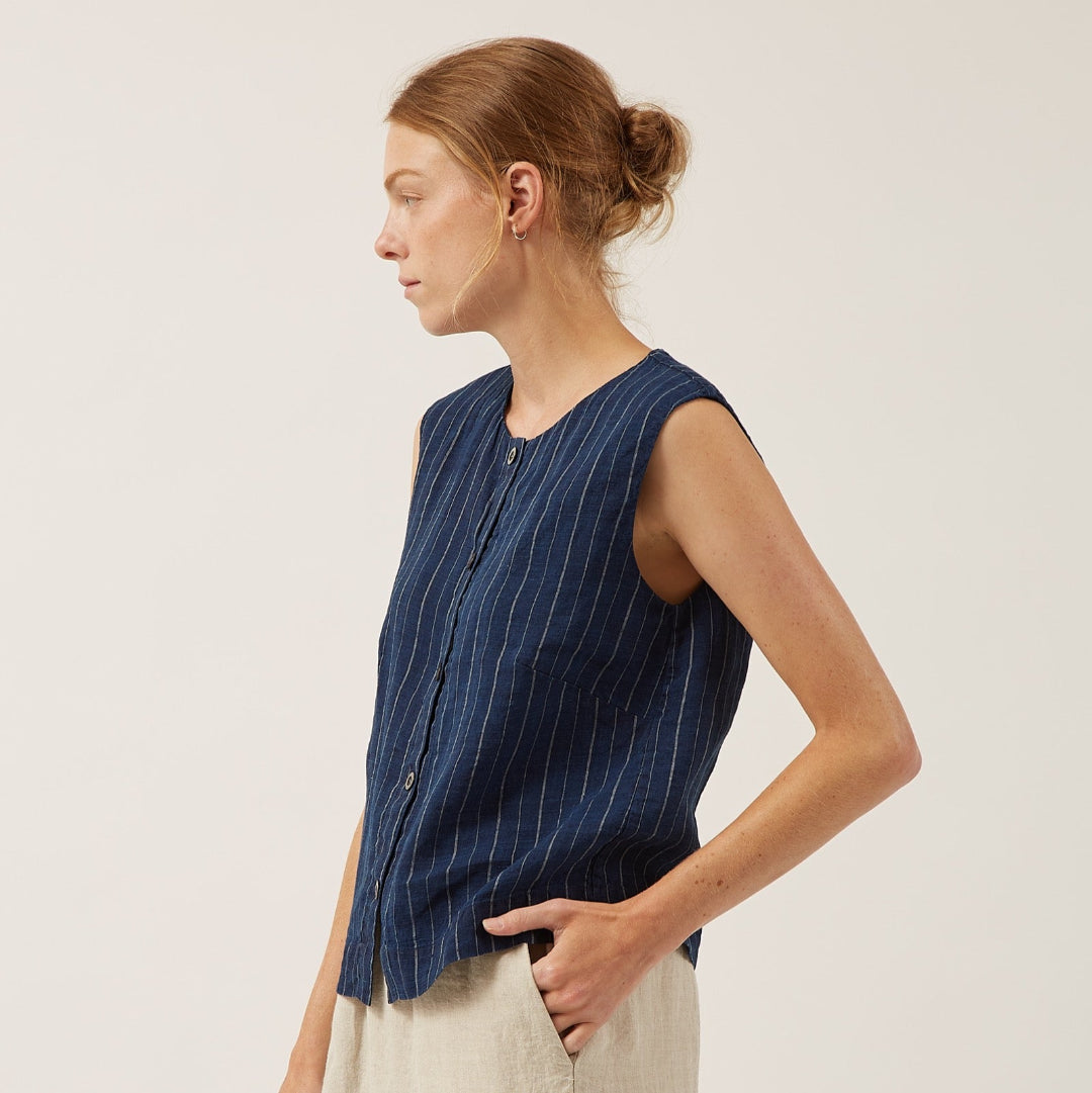 Naif, Hallie Vest