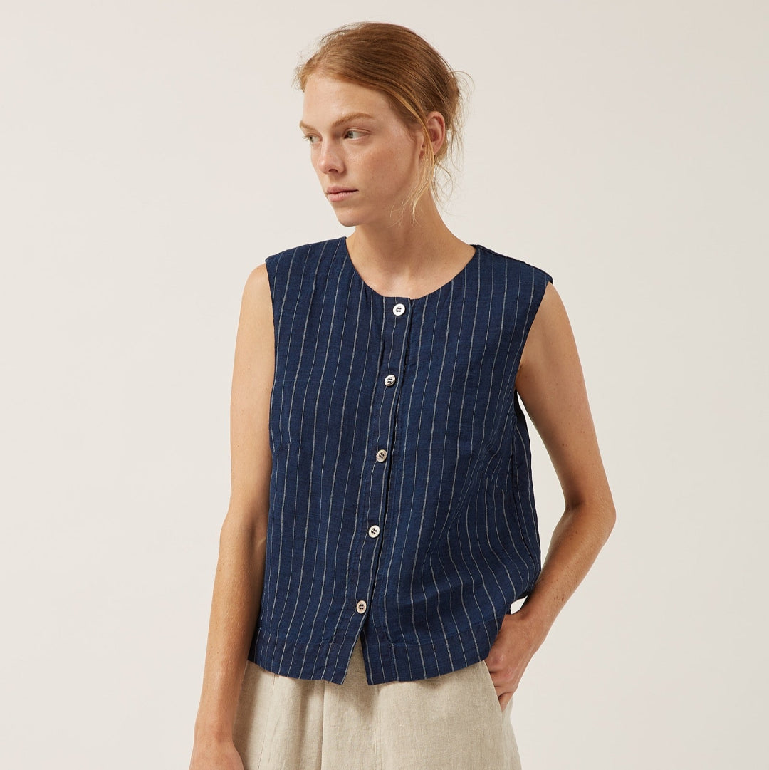 Naif, Hallie Vest