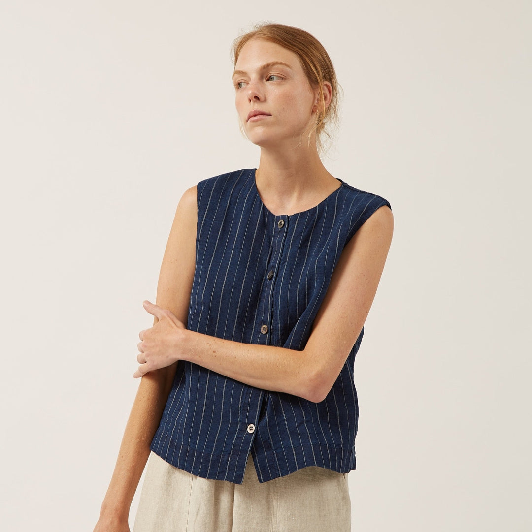 Naif, Hallie Vest