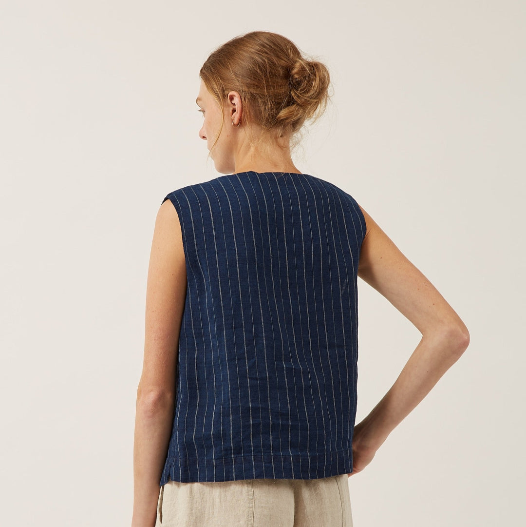 Naif, Hallie Vest