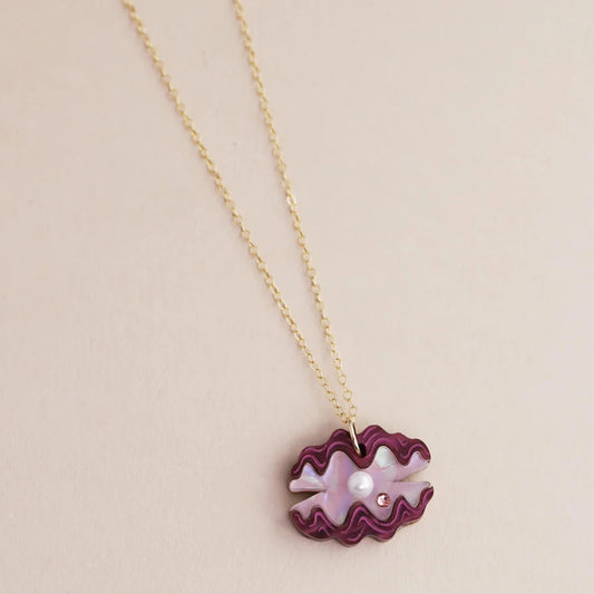 Wolf & Moon, Clam Necklace