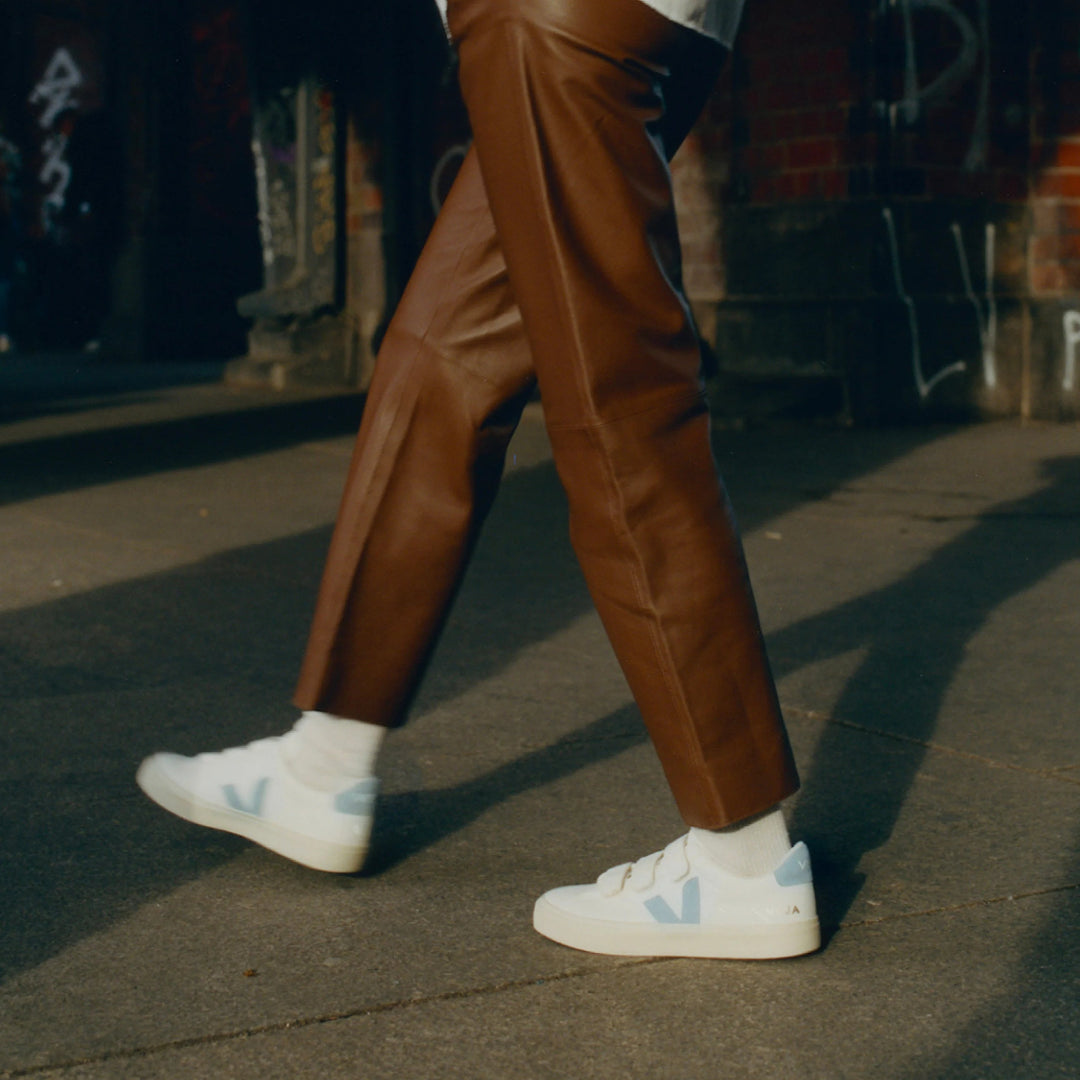 Veja, Recife Leather White Steel